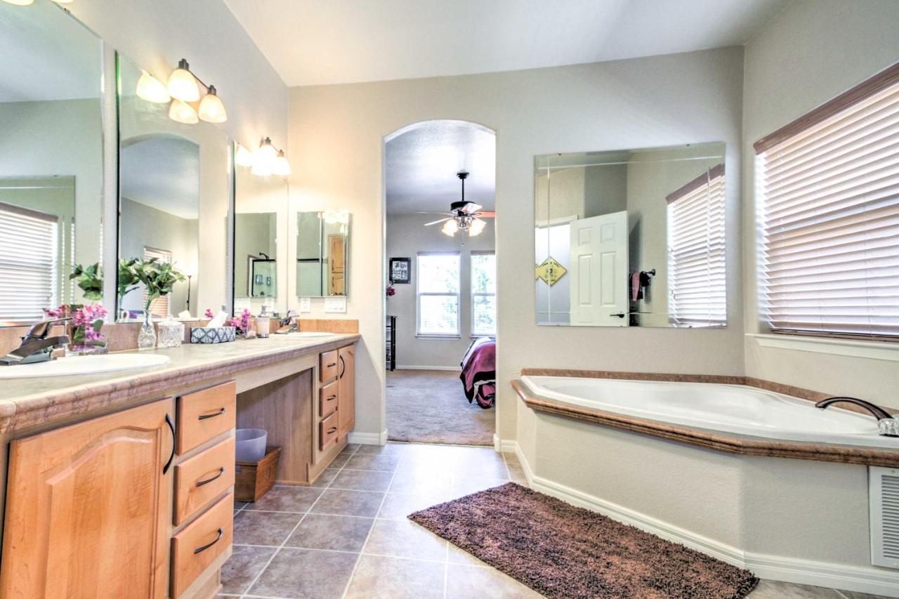 Beautiful Kanab Home With Yard - Walk To Restaurants エクステリア 写真