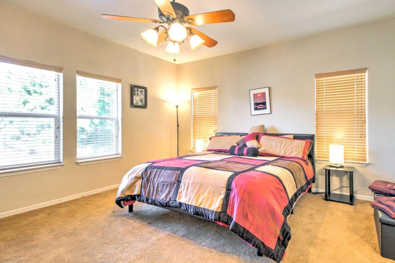 Beautiful Kanab Home With Yard - Walk To Restaurants エクステリア 写真