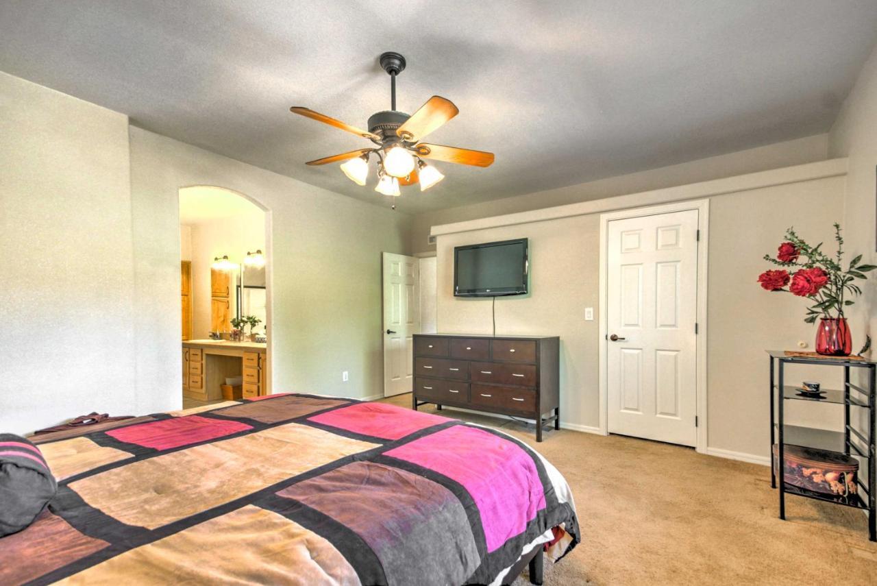 Beautiful Kanab Home With Yard - Walk To Restaurants エクステリア 写真