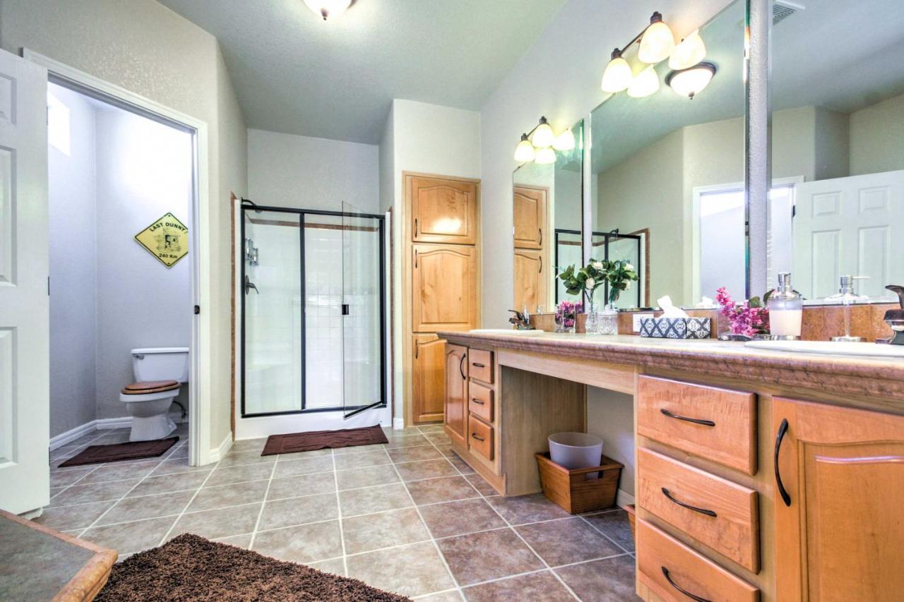 Beautiful Kanab Home With Yard - Walk To Restaurants エクステリア 写真