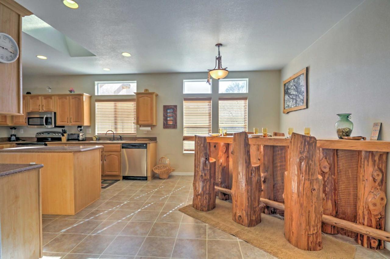 Beautiful Kanab Home With Yard - Walk To Restaurants エクステリア 写真