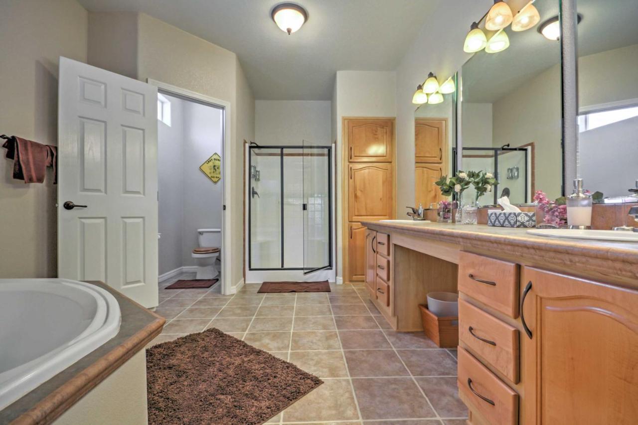 Beautiful Kanab Home With Yard - Walk To Restaurants エクステリア 写真