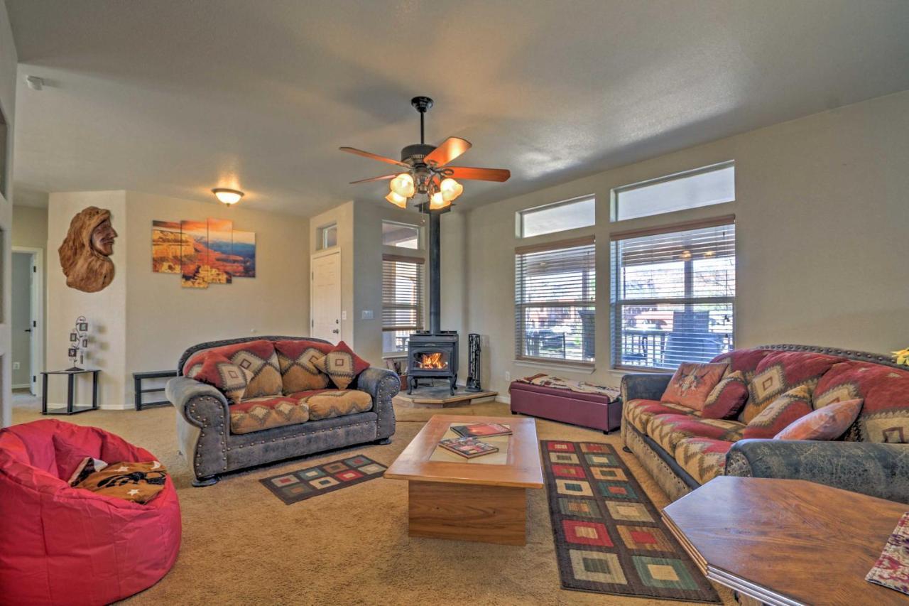 Beautiful Kanab Home With Yard - Walk To Restaurants エクステリア 写真
