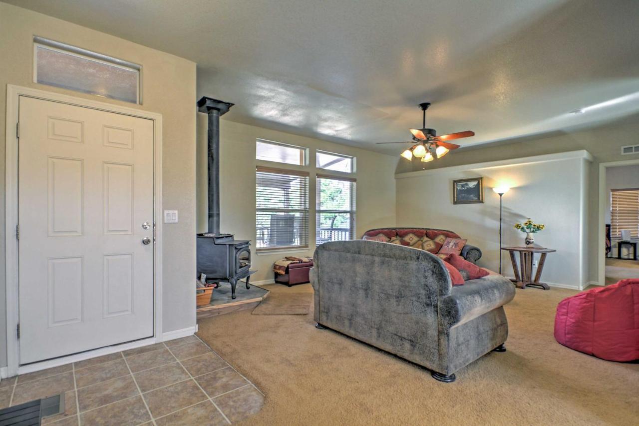 Beautiful Kanab Home With Yard - Walk To Restaurants エクステリア 写真
