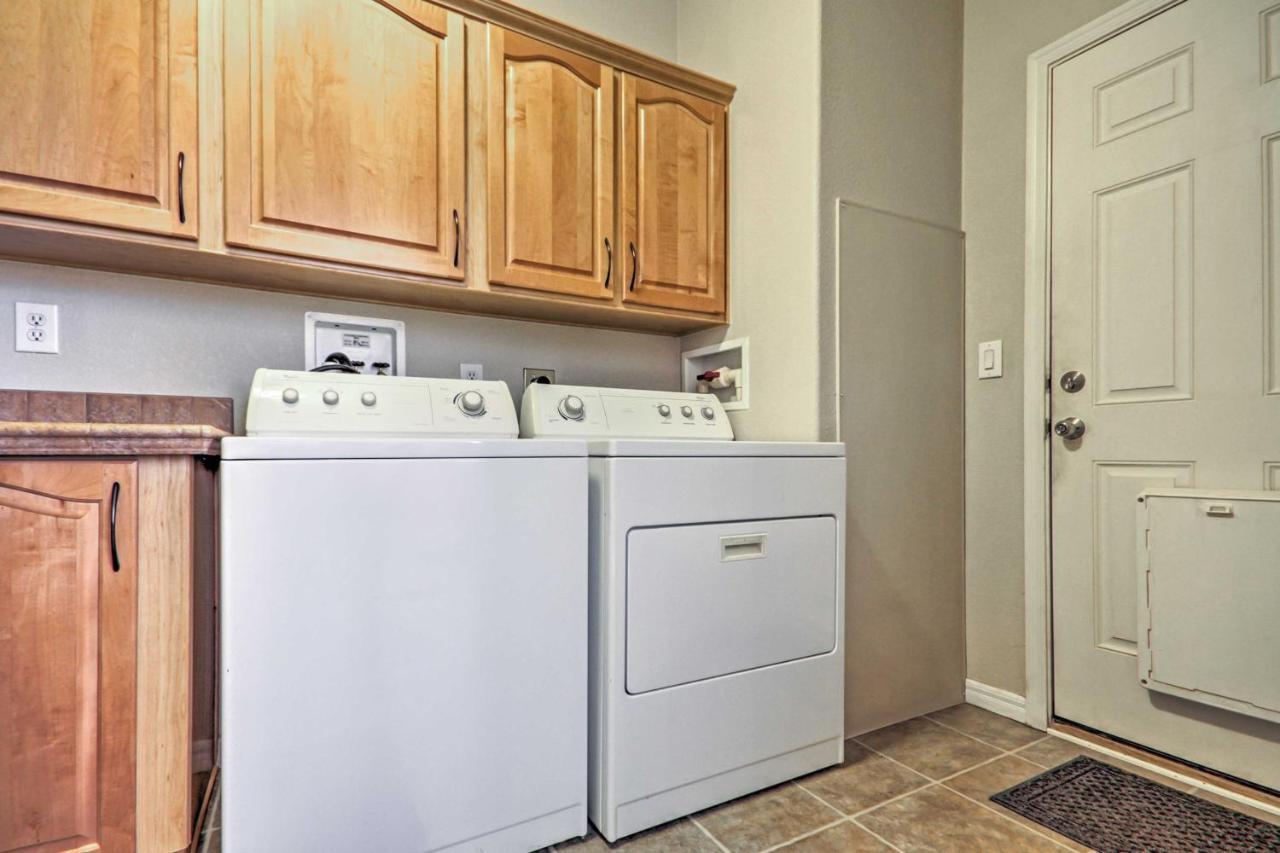 Beautiful Kanab Home With Yard - Walk To Restaurants エクステリア 写真