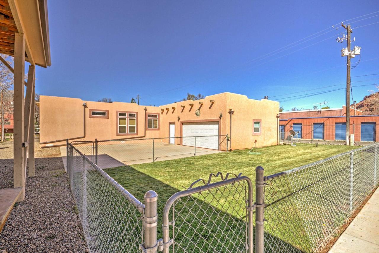 Beautiful Kanab Home With Yard - Walk To Restaurants エクステリア 写真